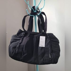 Athleta Kinetic Duffle Bag Gym black Travel Weekender Nylon NEW NWT